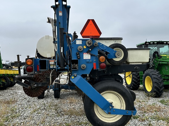 2000 Kinze 3600 Planter