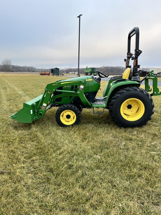 2019 John Deere 3032E Tractor Compact