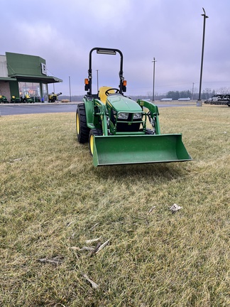 2019 John Deere 3032E Tractor Compact