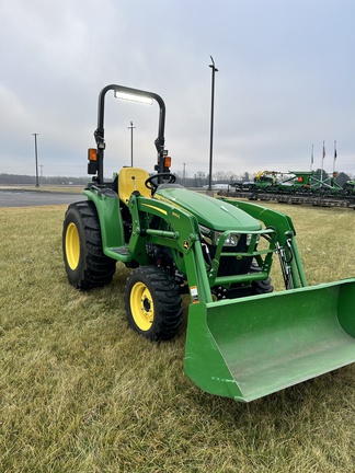 2019 John Deere 3032E Tractor Compact