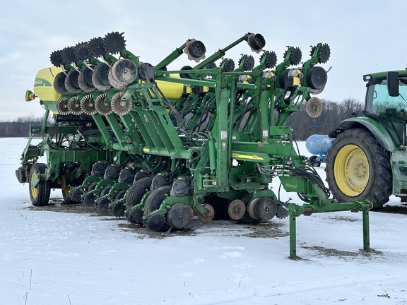 2012 John Deere 1790 Planter