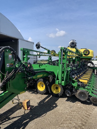 2022 John Deere DB60 Planter