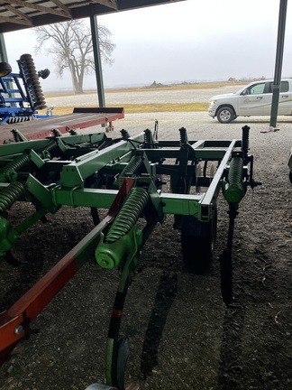 John Deere 712 Chisel Plow