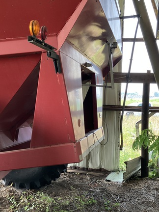 1993 J&M 675-14 Grain Cart