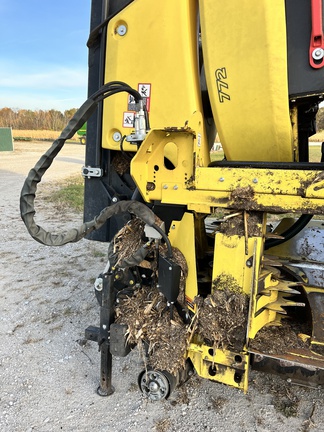 2022 John Deere 772 Header Forage