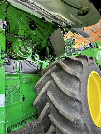 2023 John Deere X9 1000 Combine