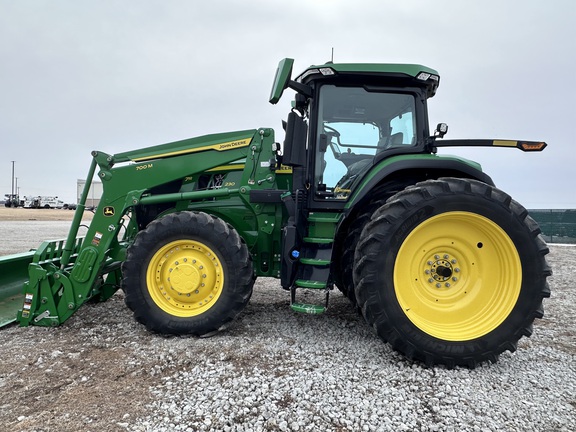 2022 John Deere 7R 230 Tractor