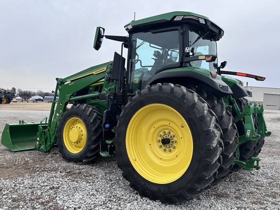 2022 John Deere 7R 230 Tractor