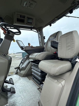 2022 John Deere 7R 230 Tractor