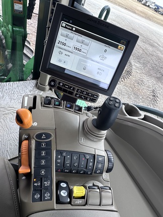 2022 John Deere 7R 230 Tractor