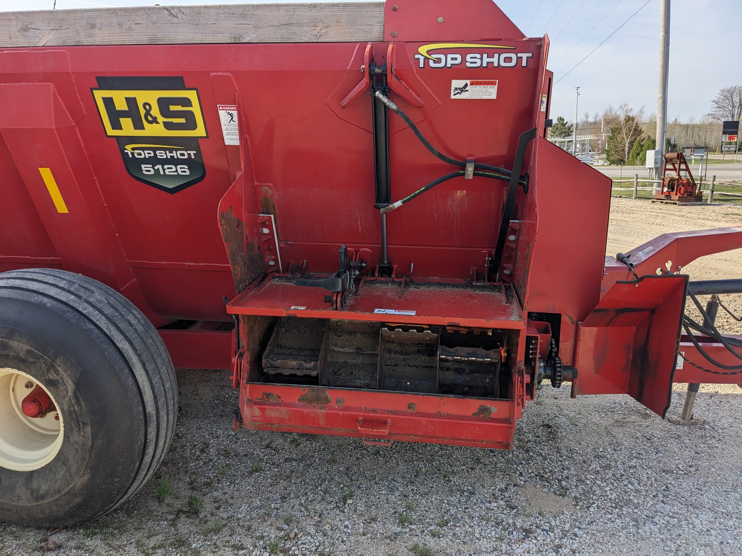 H&S TS 5126 Manure Spreader