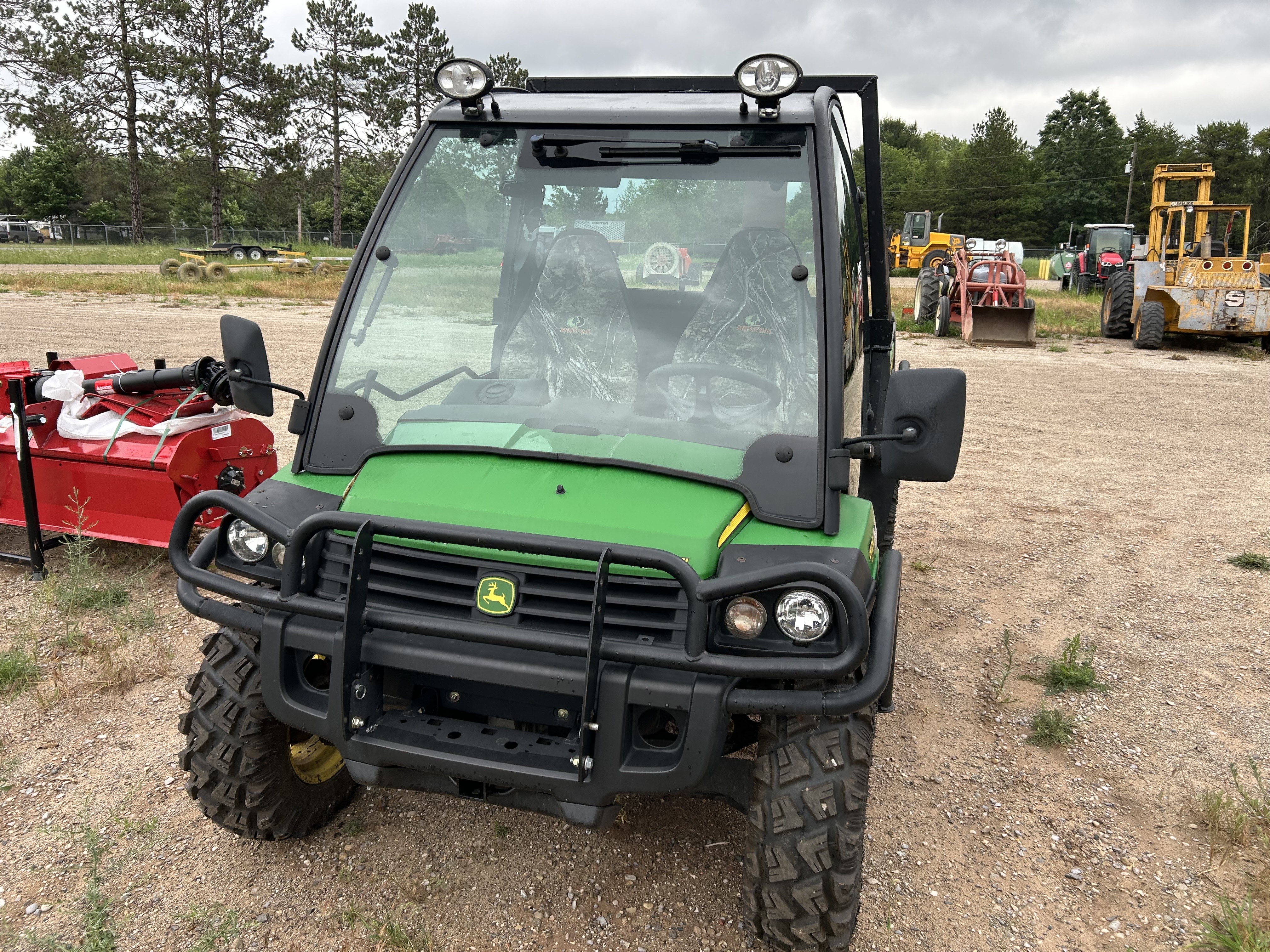 2012 John Deere Gator 825 i Side by Side