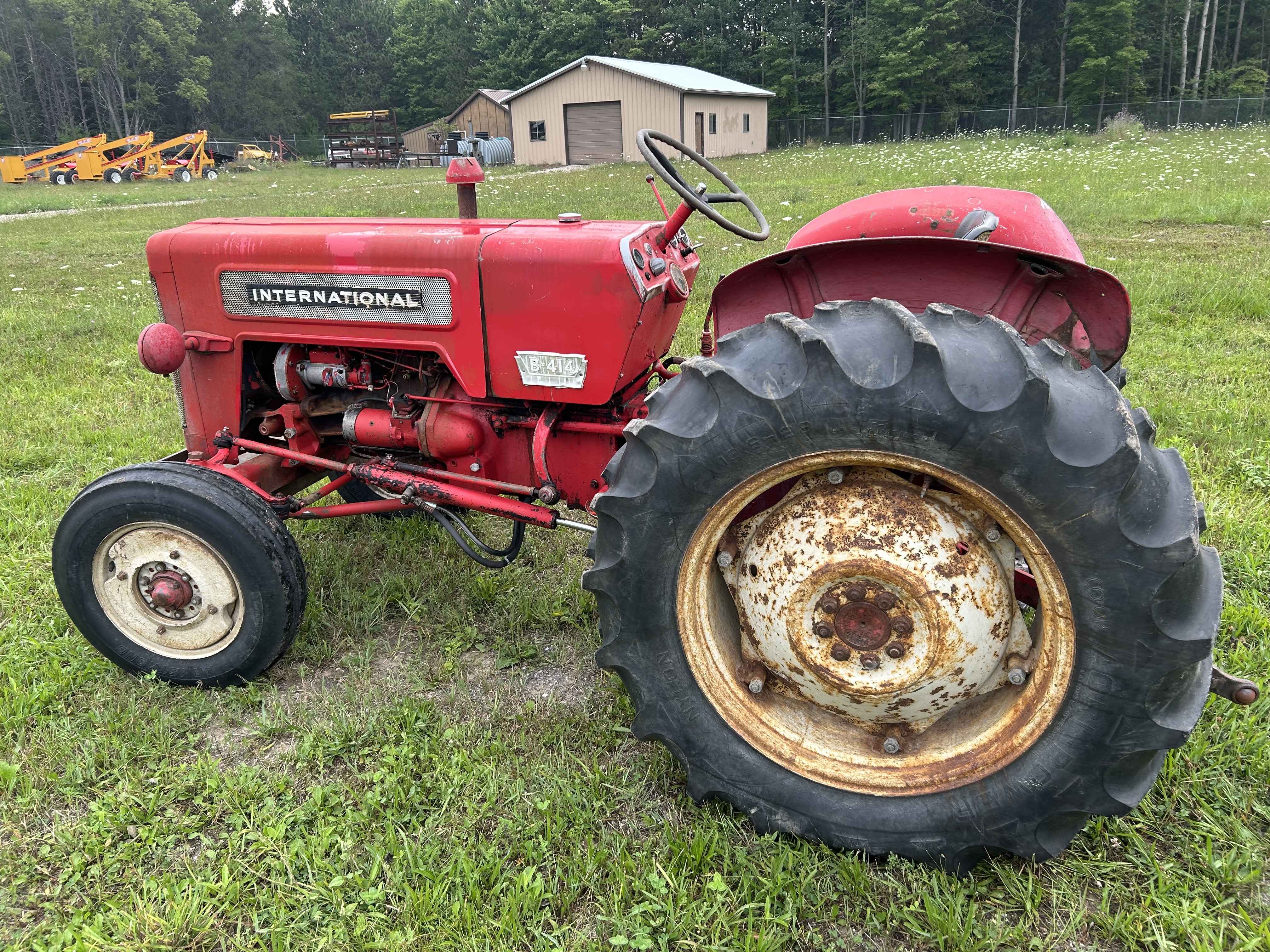 1964 International B-414 Tractor