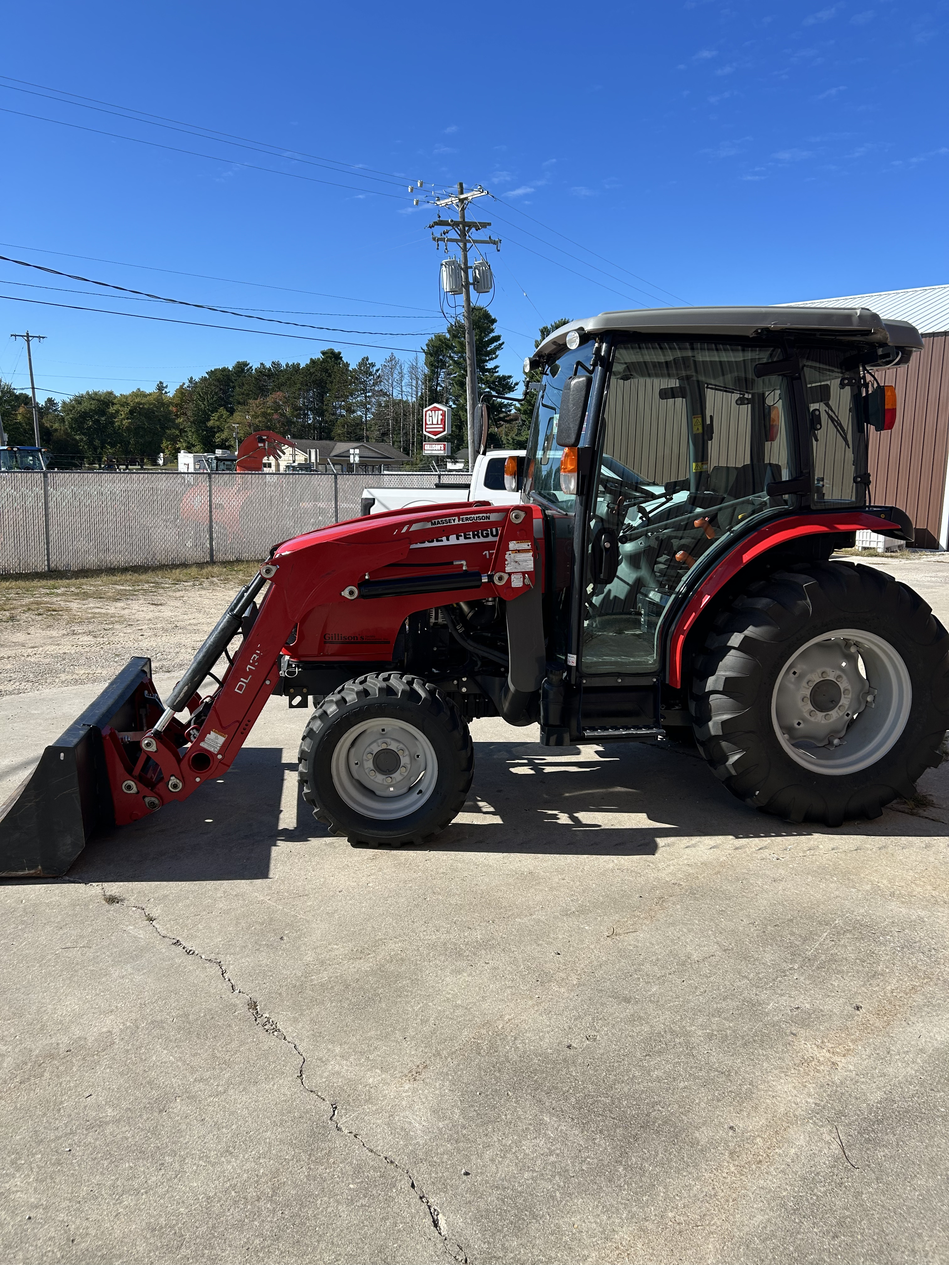 2016 Massey Ferguson 1754 Tractor