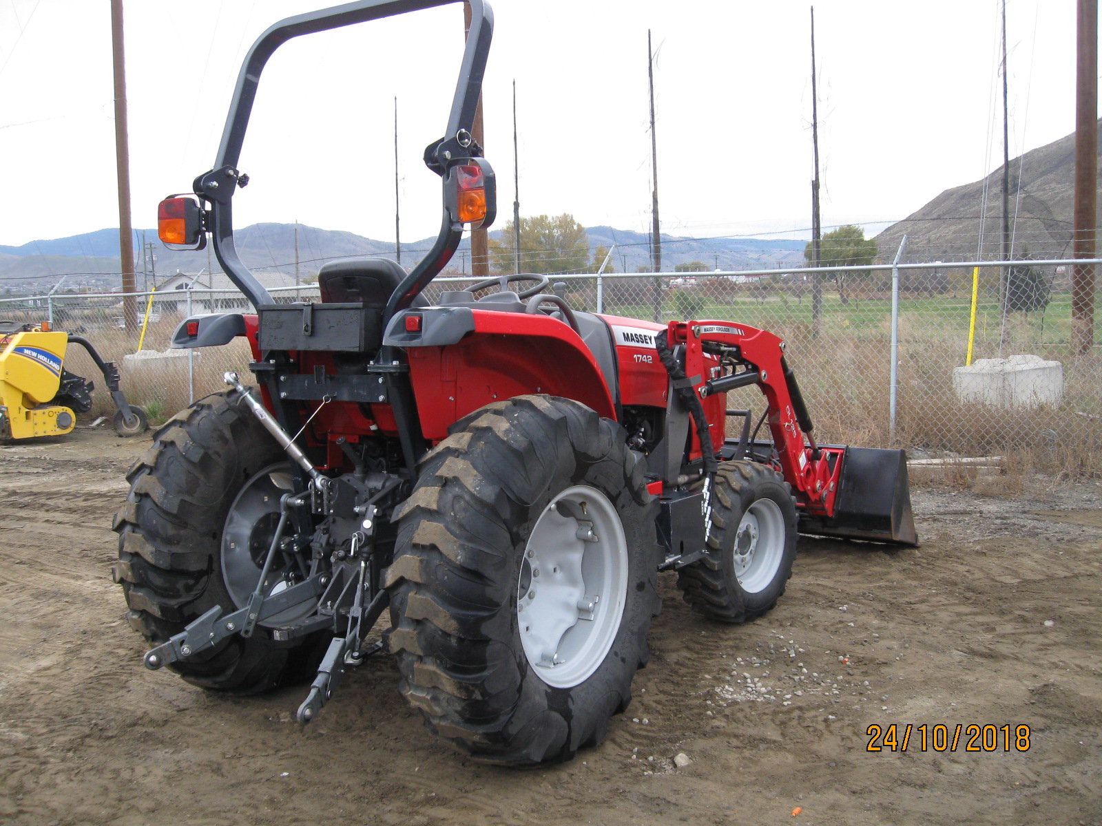 2014 Massey Ferguson 1742HST Tractor