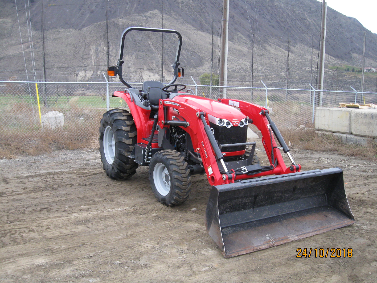 2014 Massey Ferguson 1742HST Tractor