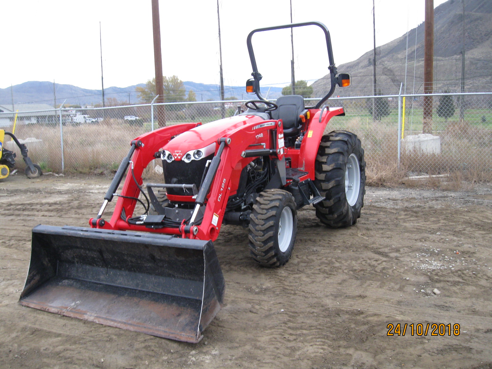 2014 Massey Ferguson 1742HST Tractor