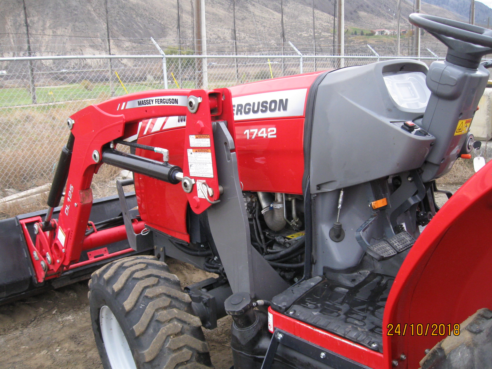 2014 Massey Ferguson 1742HST Tractor