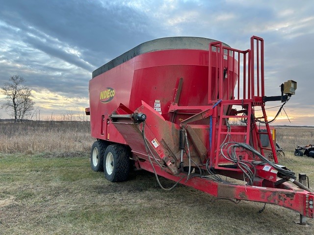 2018 NDE FS1000D Vertical Feed Mixer