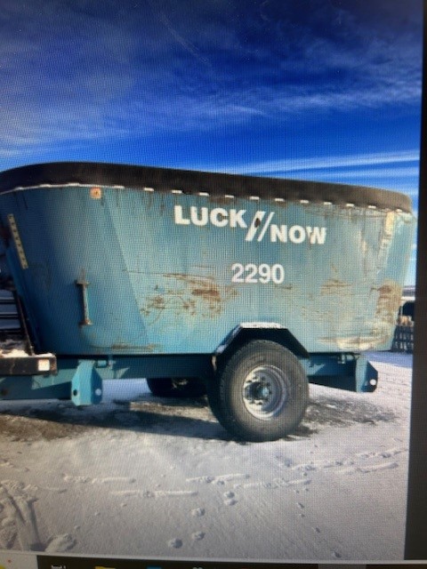 2007 Lucknow 2290 Vertical Feed Mixer