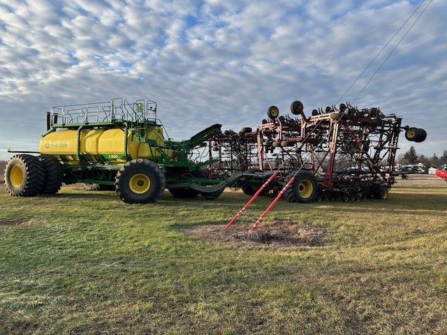 2010 Seed Hawk 7212 & 2023 John Deere C850 Air Drill
