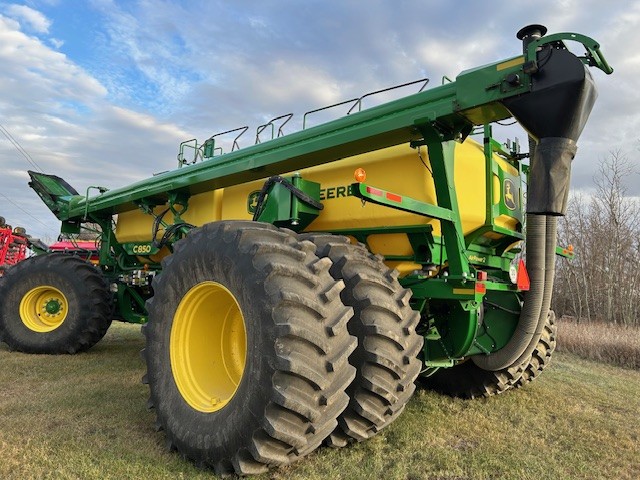 2010 Seed Hawk 7212 & 2023 John Deere C850 Air Drill