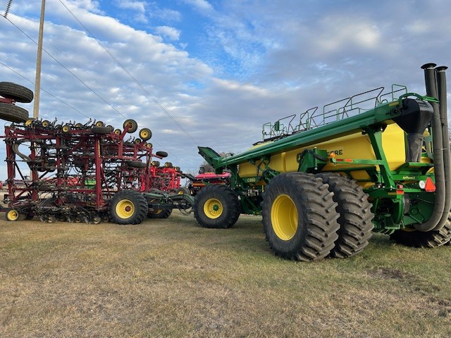 2010 Seed Hawk 7212 & 2023 John Deere C850 Air Drill