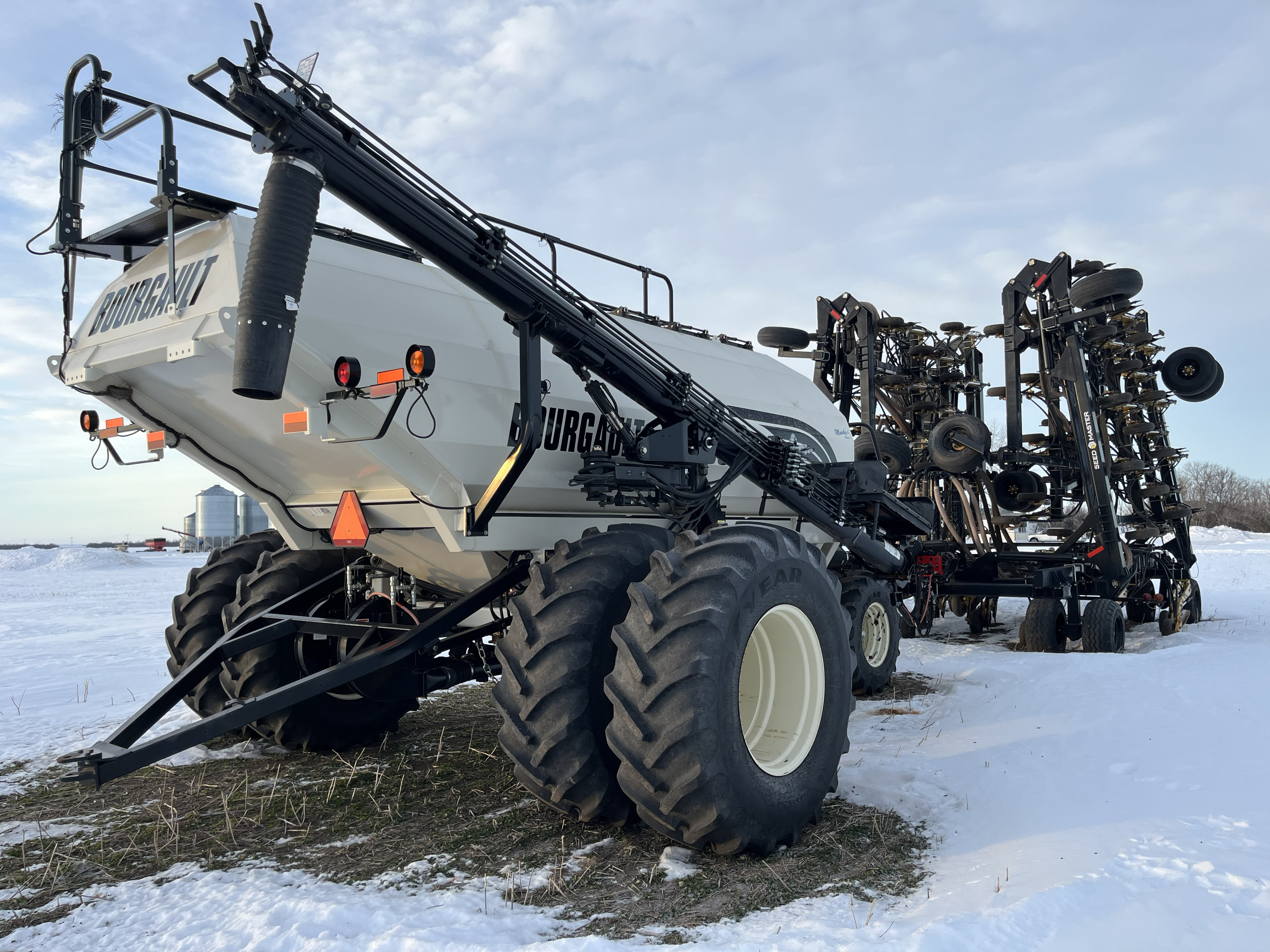 2016 Seed Master 7012 with Bourgault 6550ST Air Drill