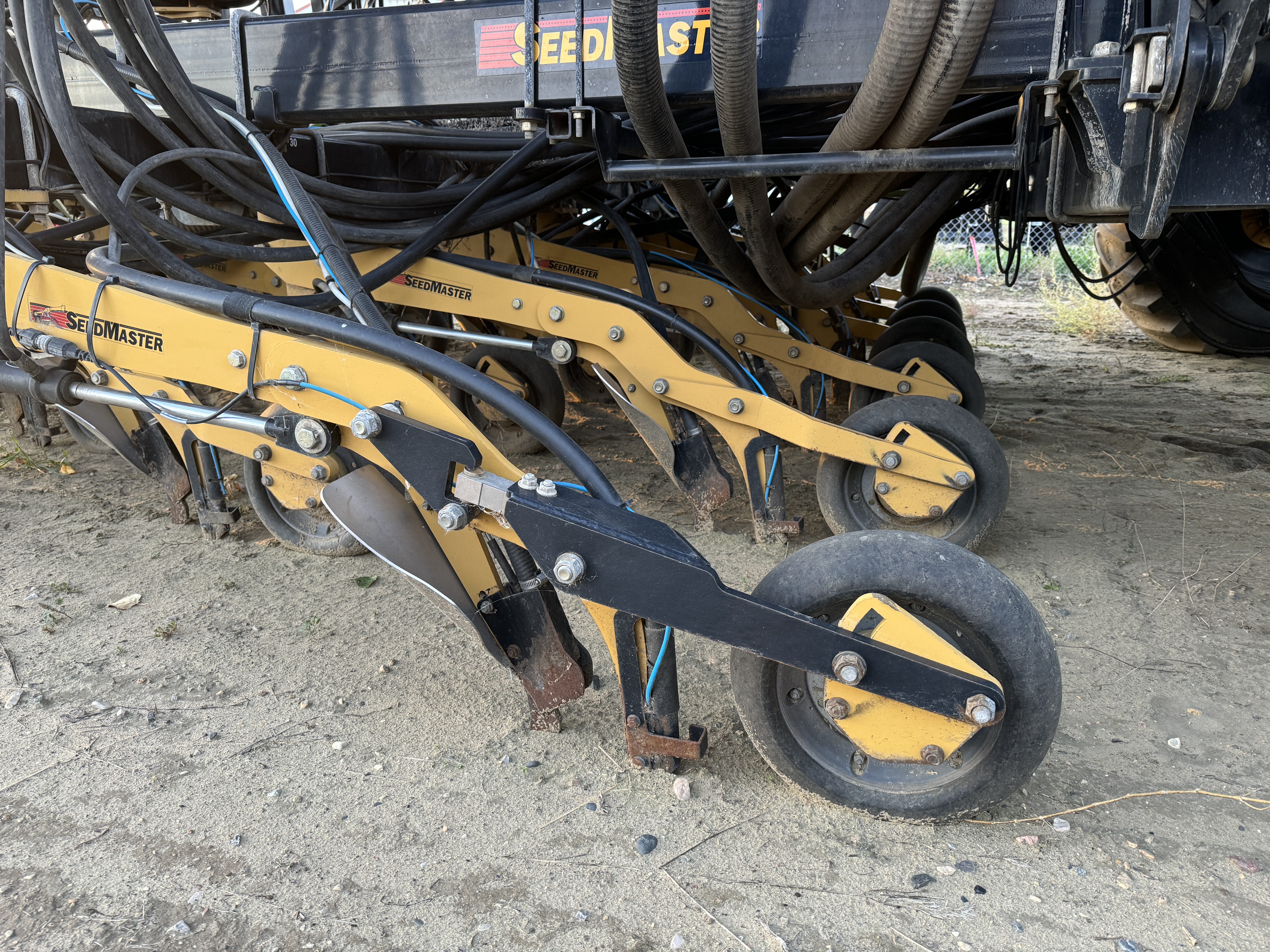 2015 Seed Master 7012 with Nova Cart Air Drill