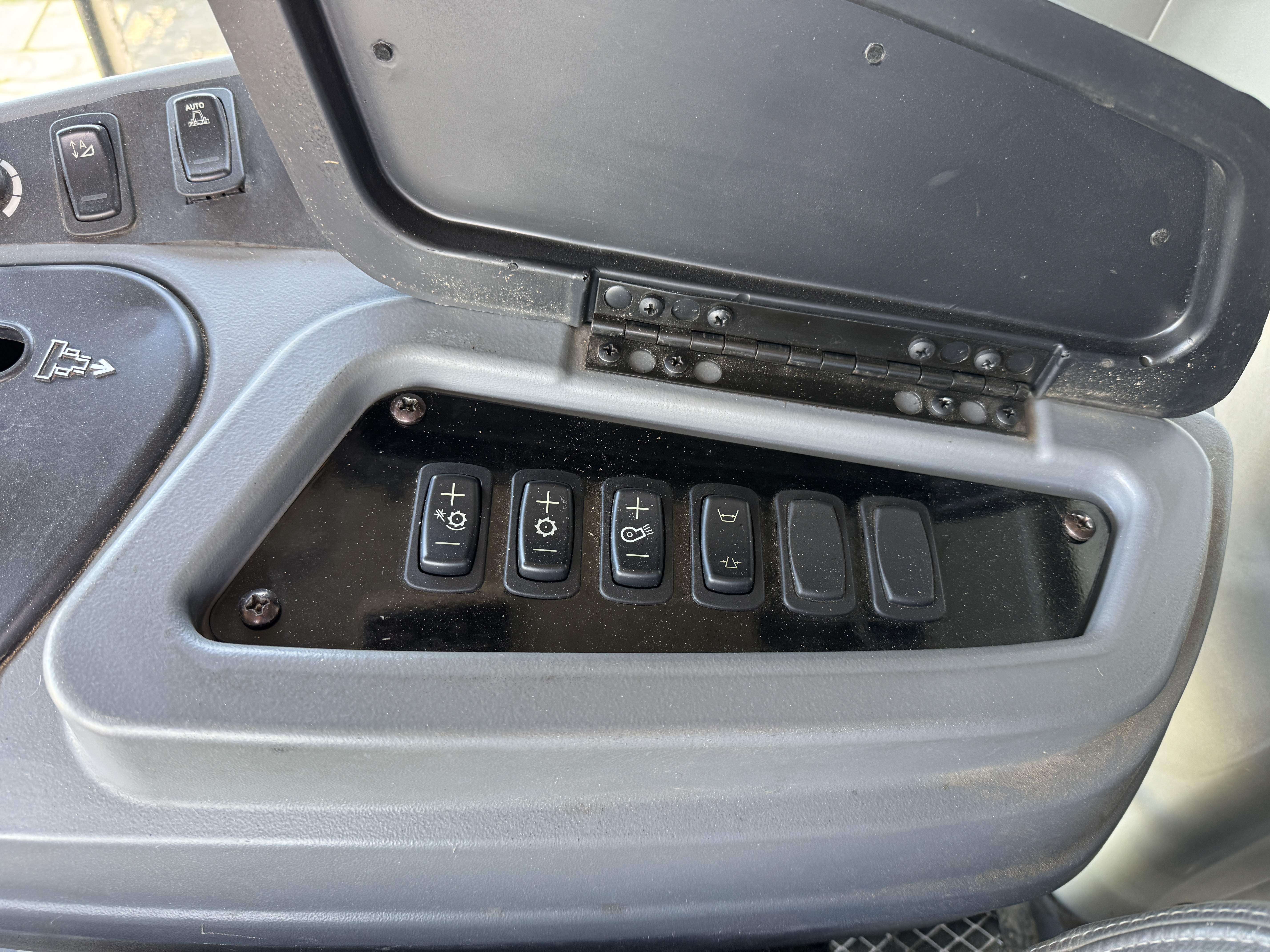 2012 Challenger 560C Combine