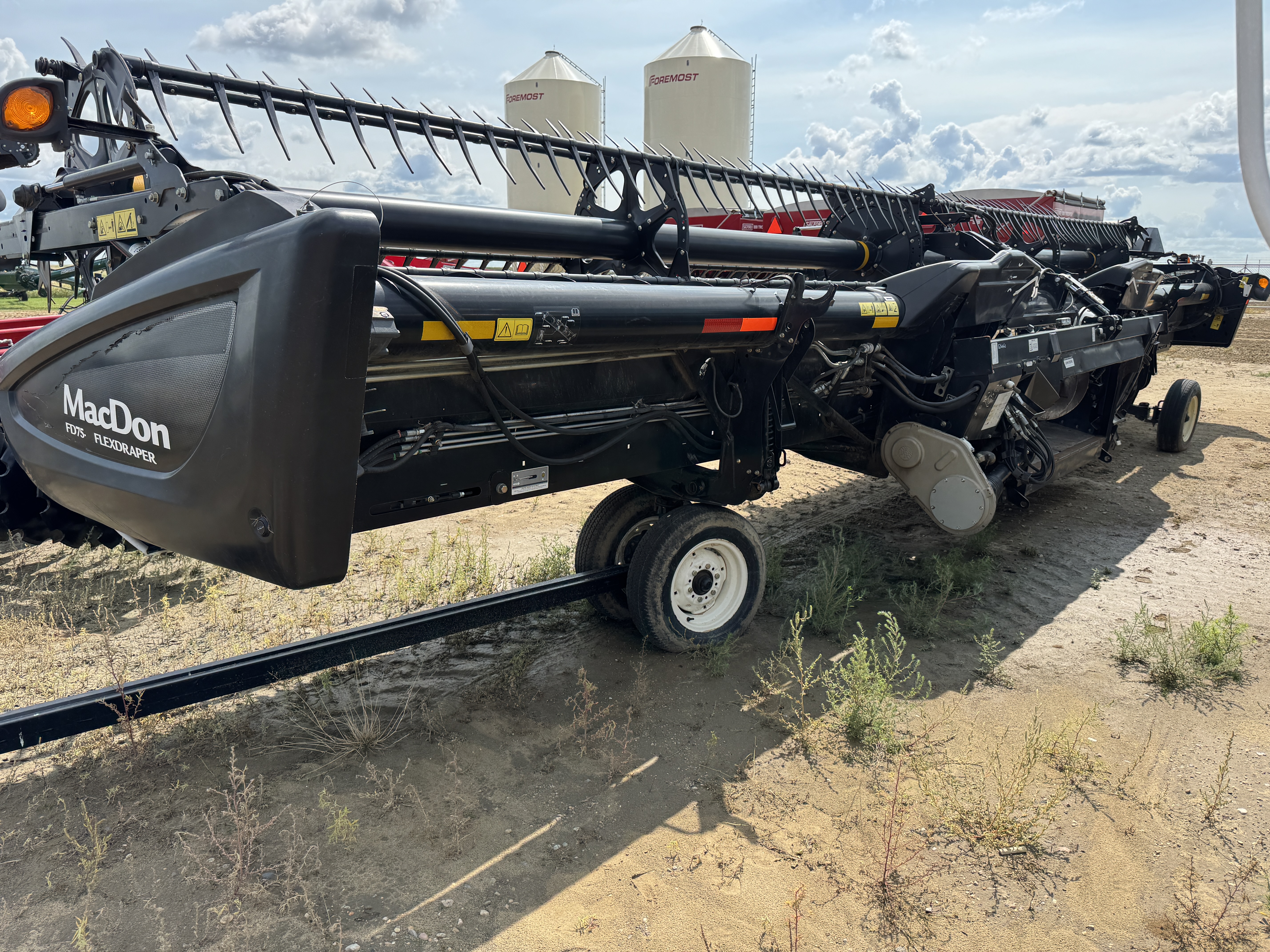 2016 MacDon FD75-35 Header Combine
