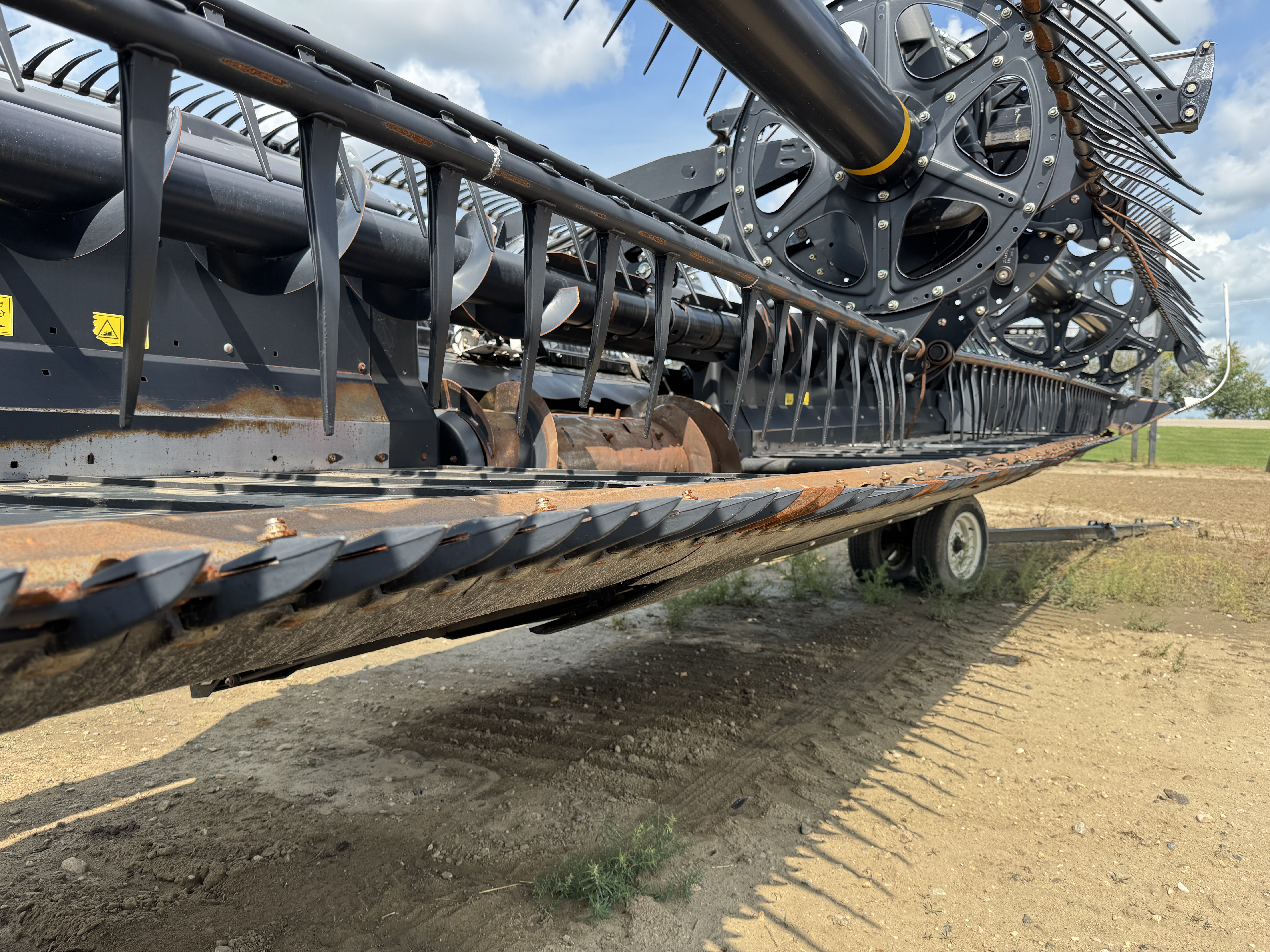 2016 MacDon FD75-35 Header Combine