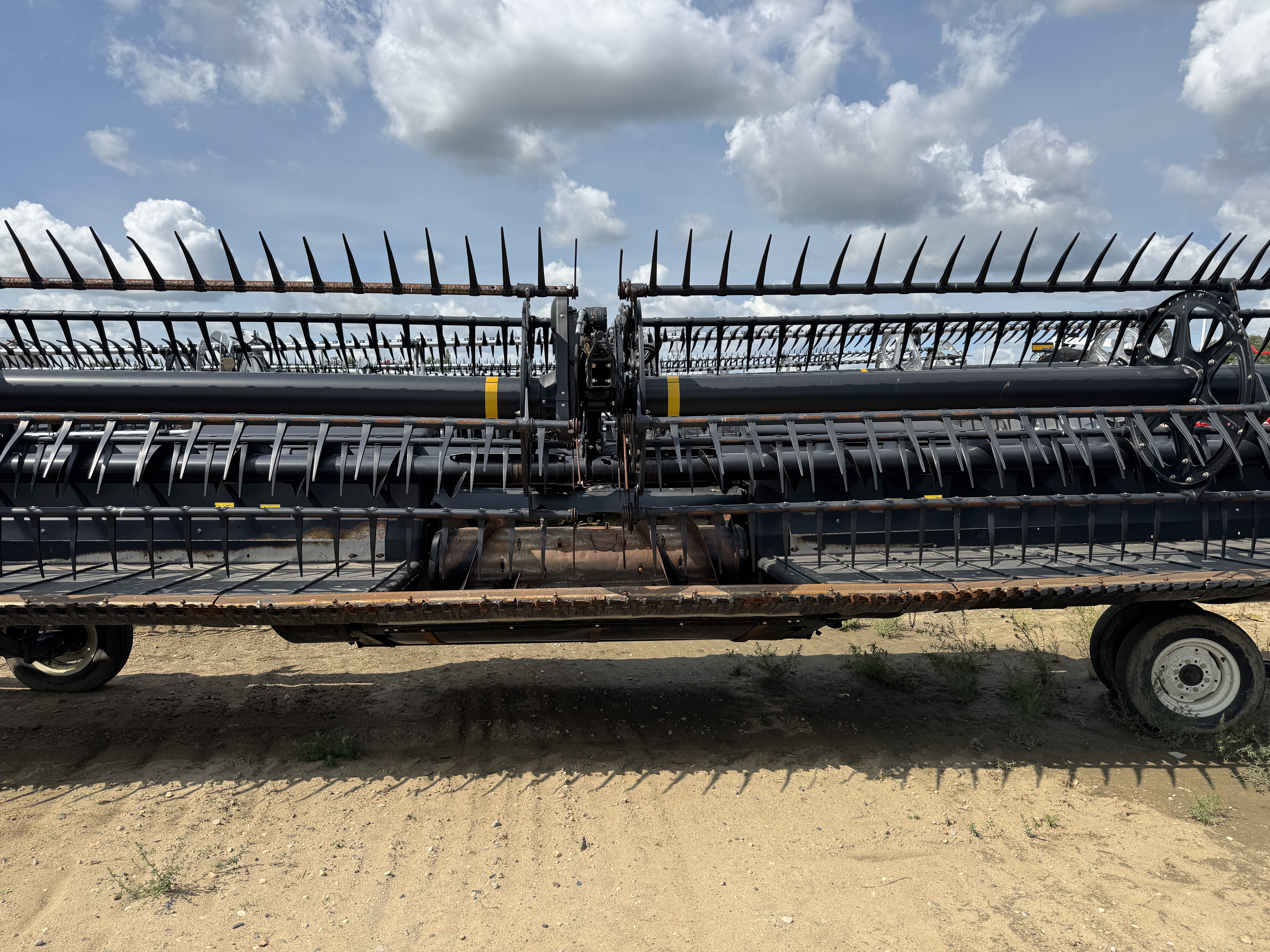 2016 MacDon FD75-35 Header Combine