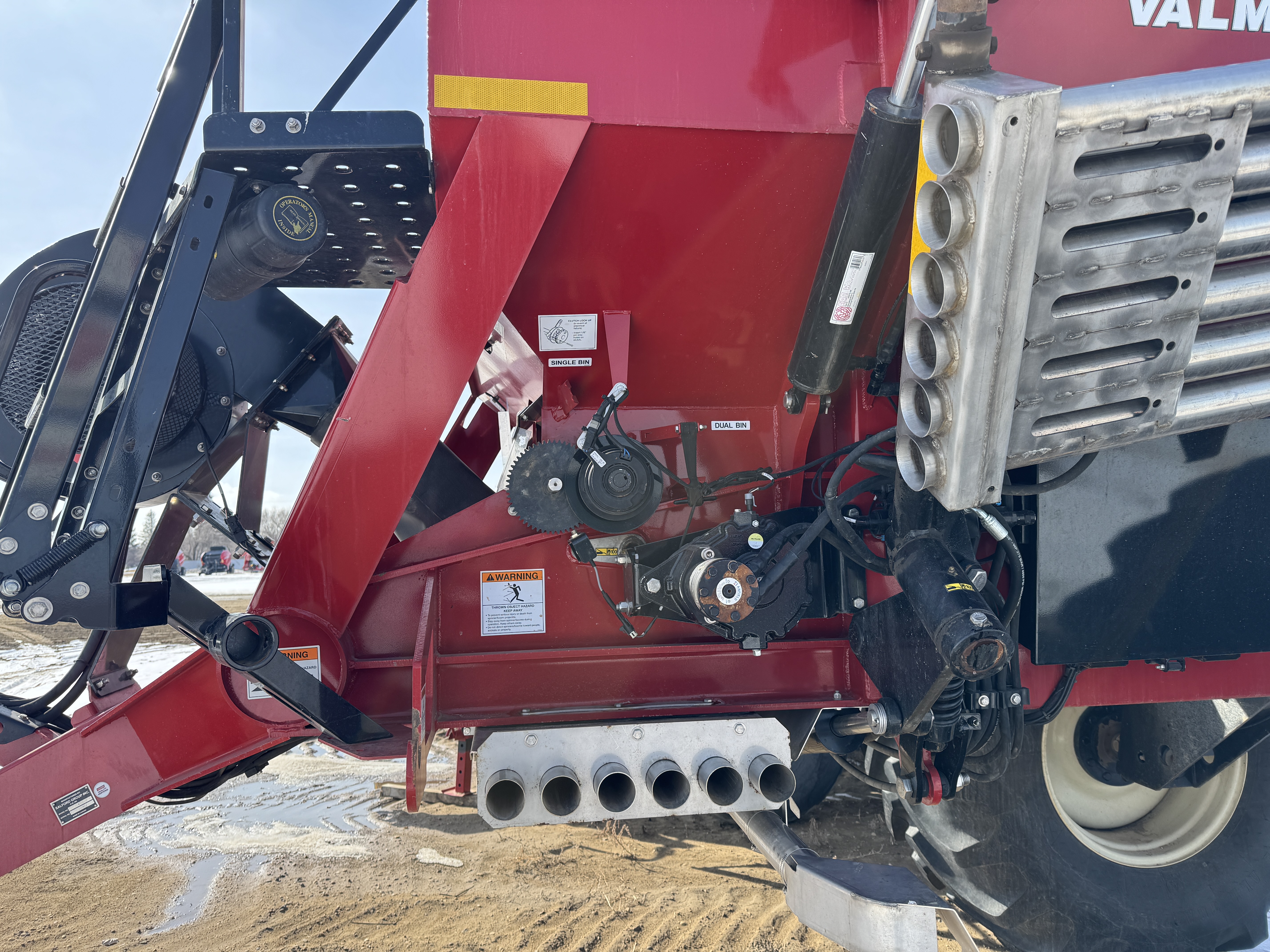 2022 Salford VALMAR 8711 Fertilizer Spreader