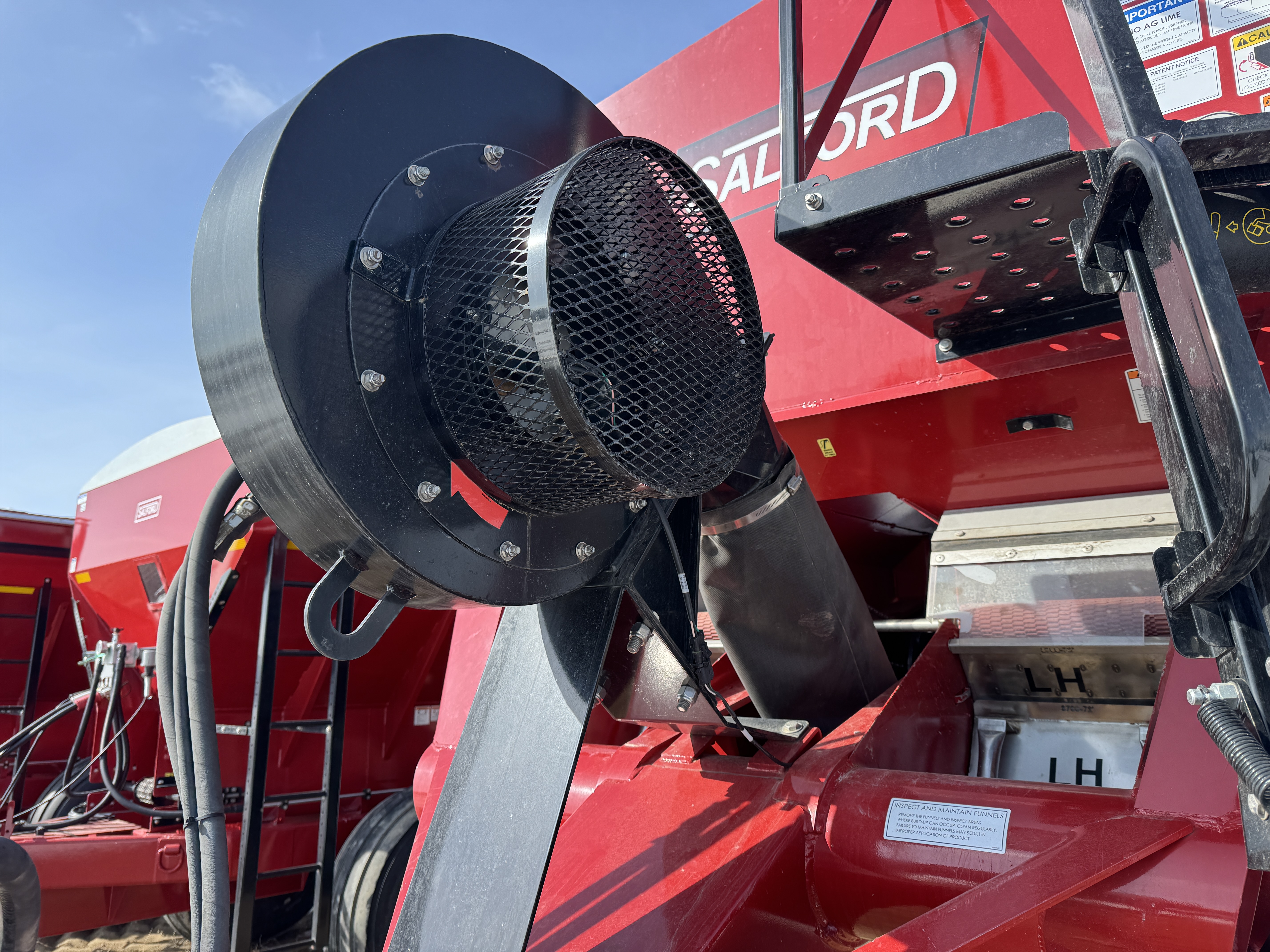 2022 Salford VALMAR 8711 Fertilizer Spreader