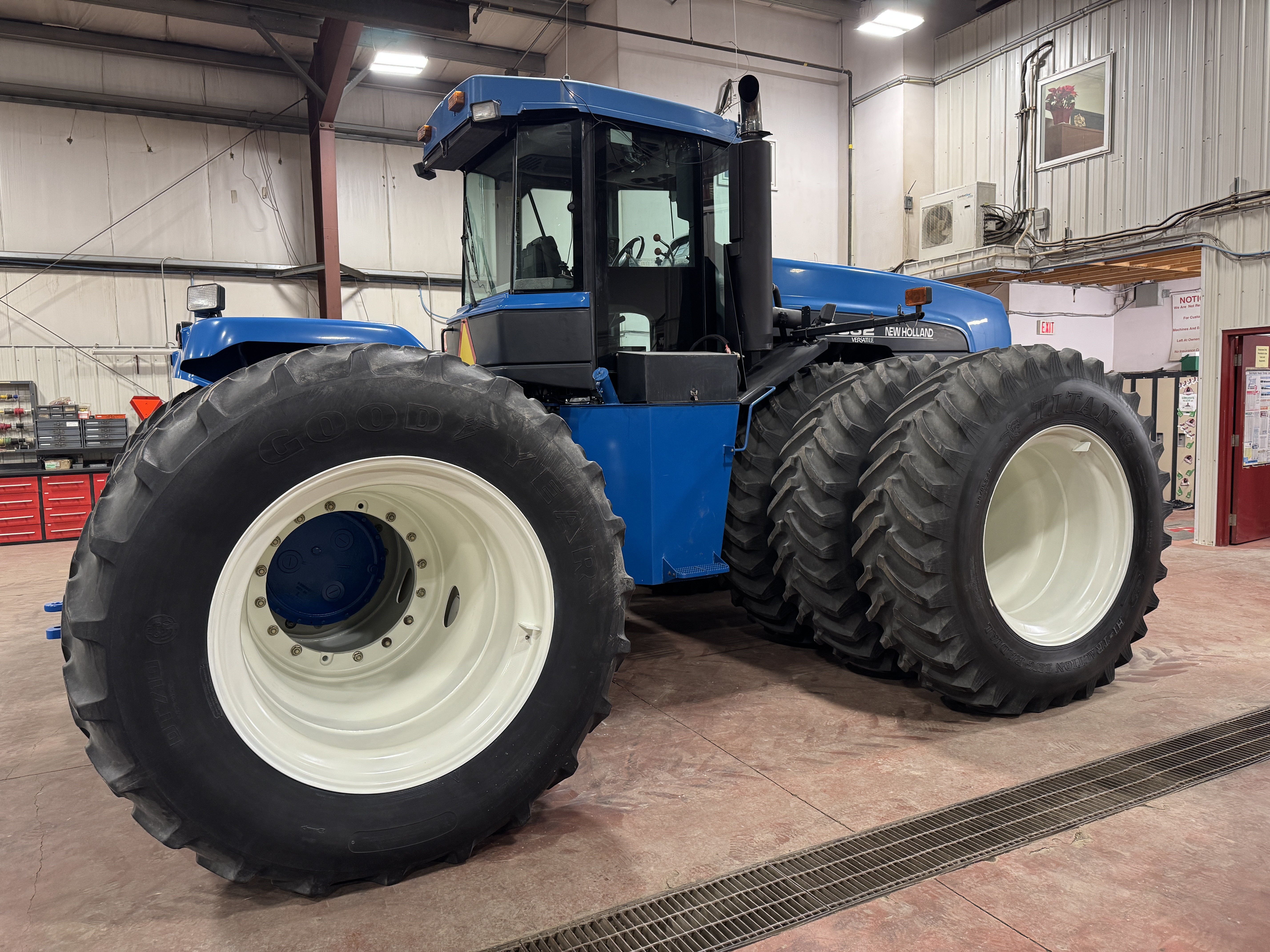 1998 New Holland 9882 Tractor