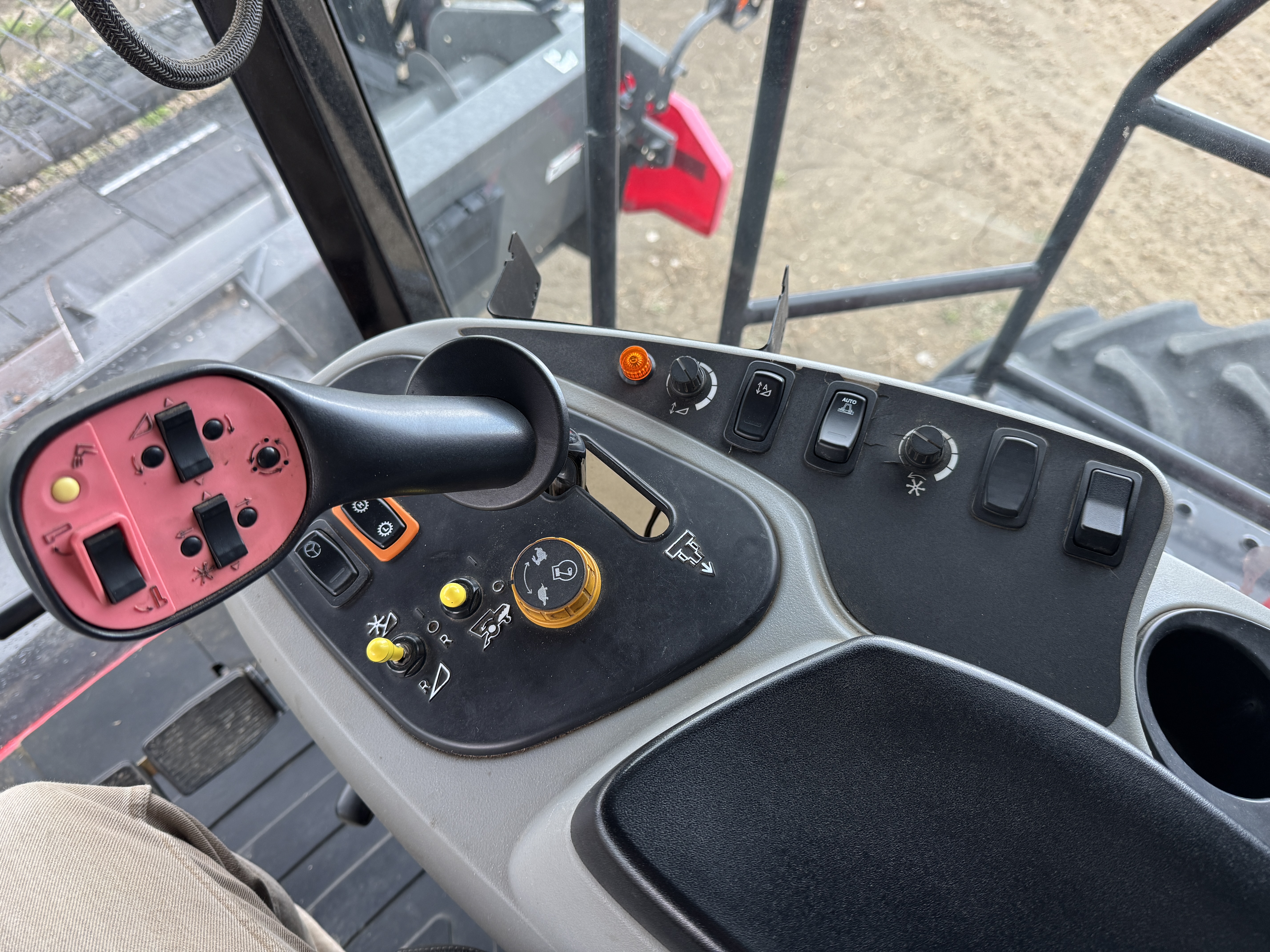 2017 Massey Ferguson 9565 Combine