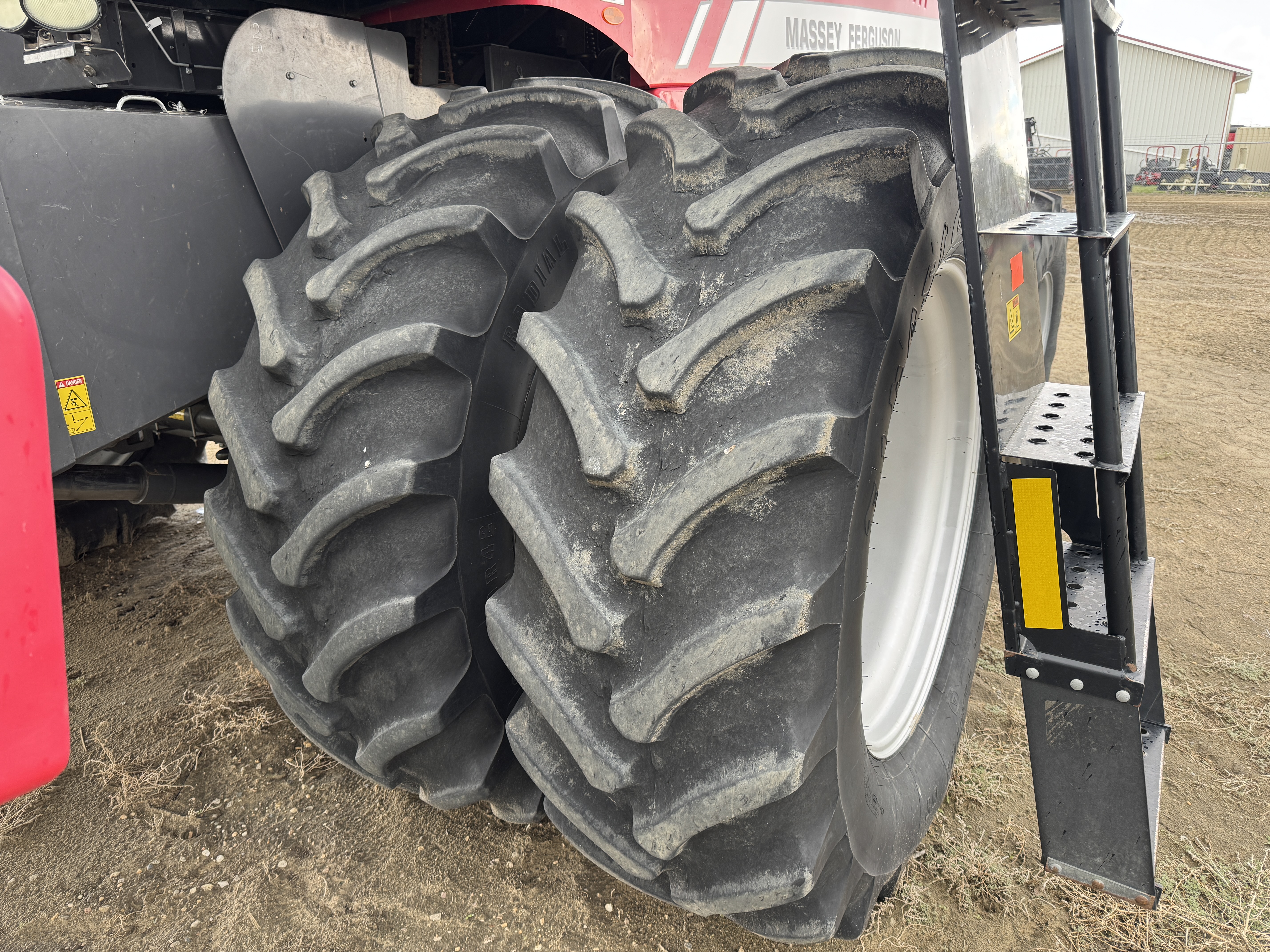 2017 Massey Ferguson 9565 Combine