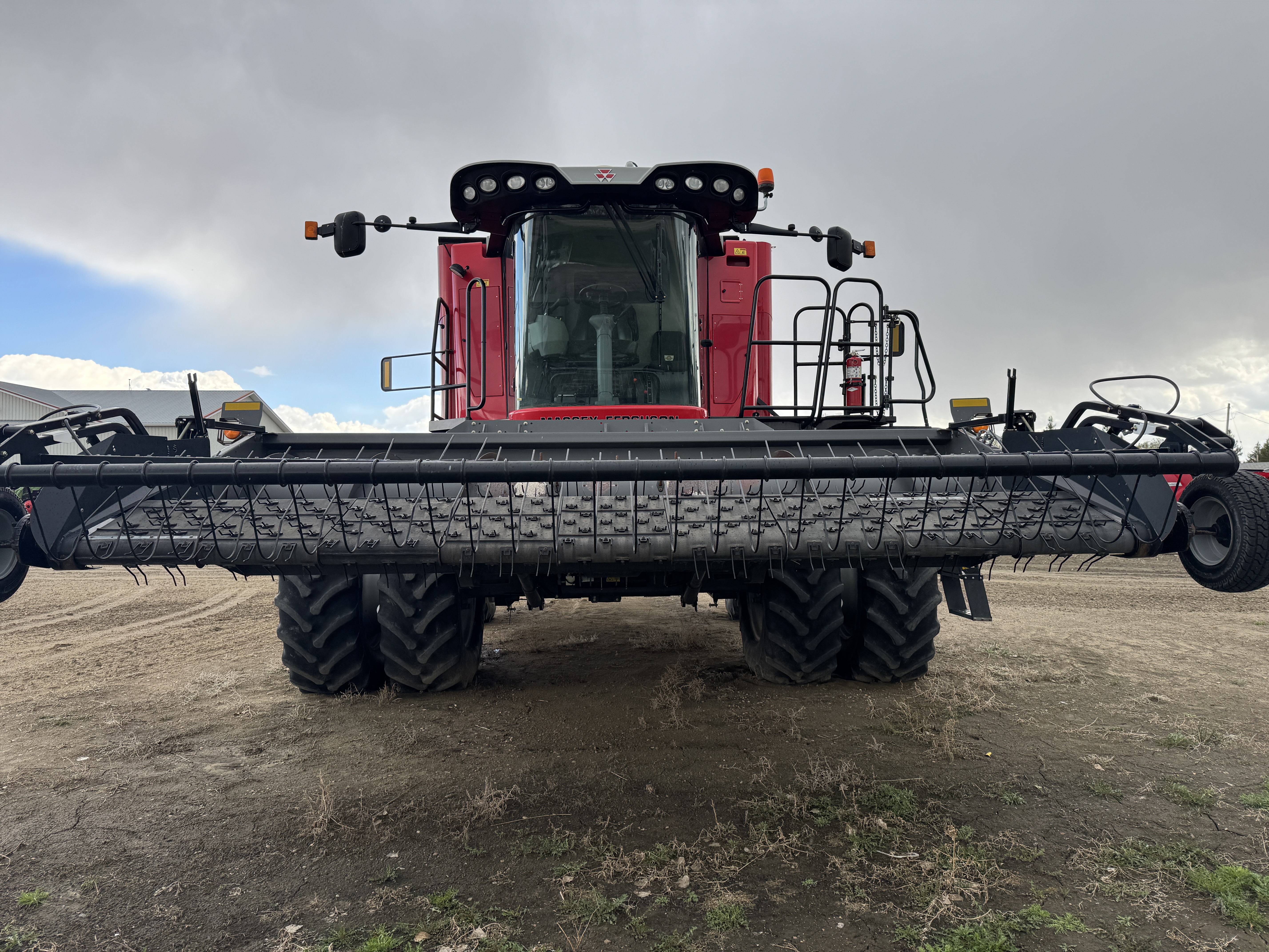 2017 Massey Ferguson 9565 Combine