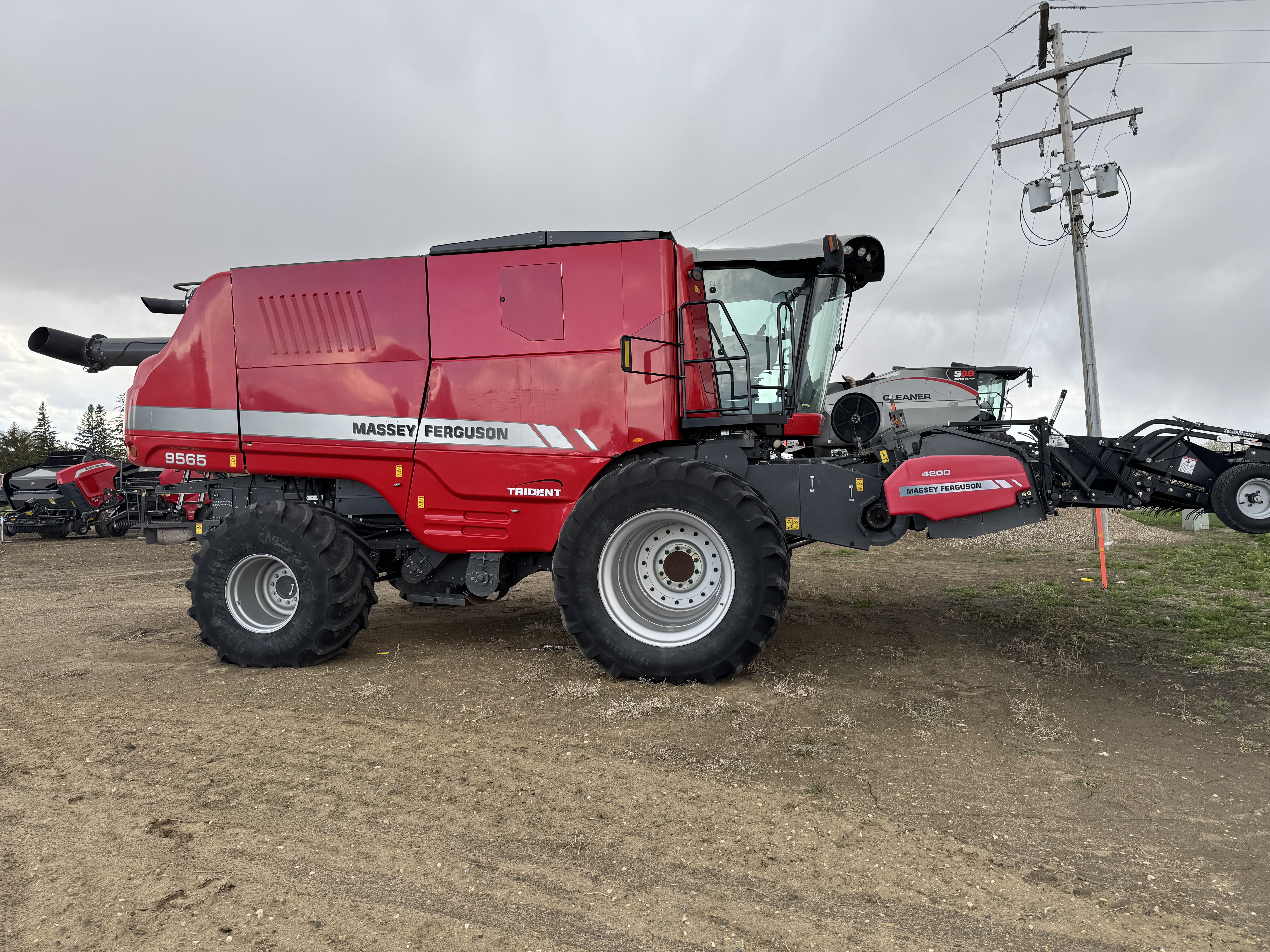 2017 Massey Ferguson 9565 Combine