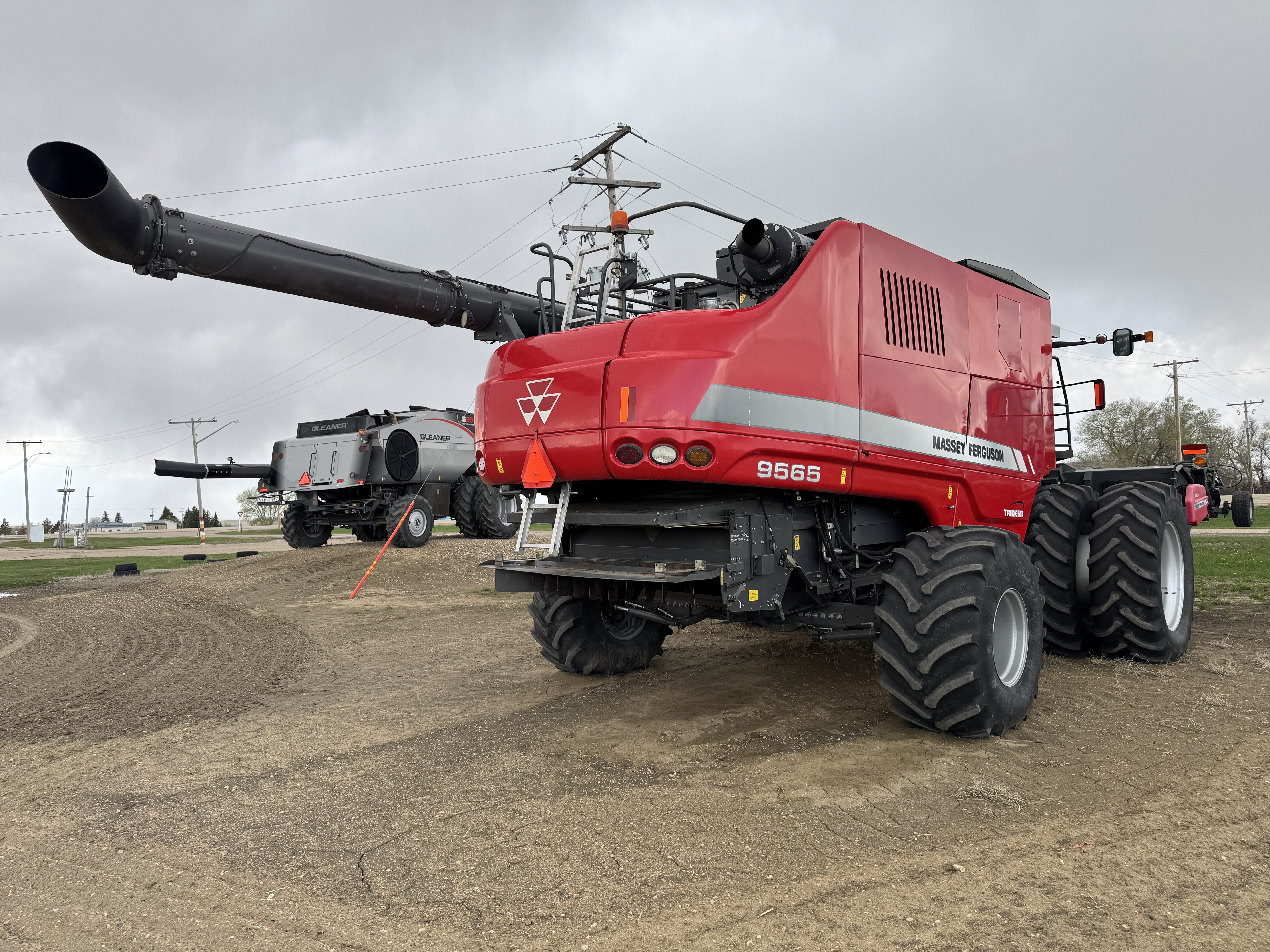 2017 Massey Ferguson 9565 Combine