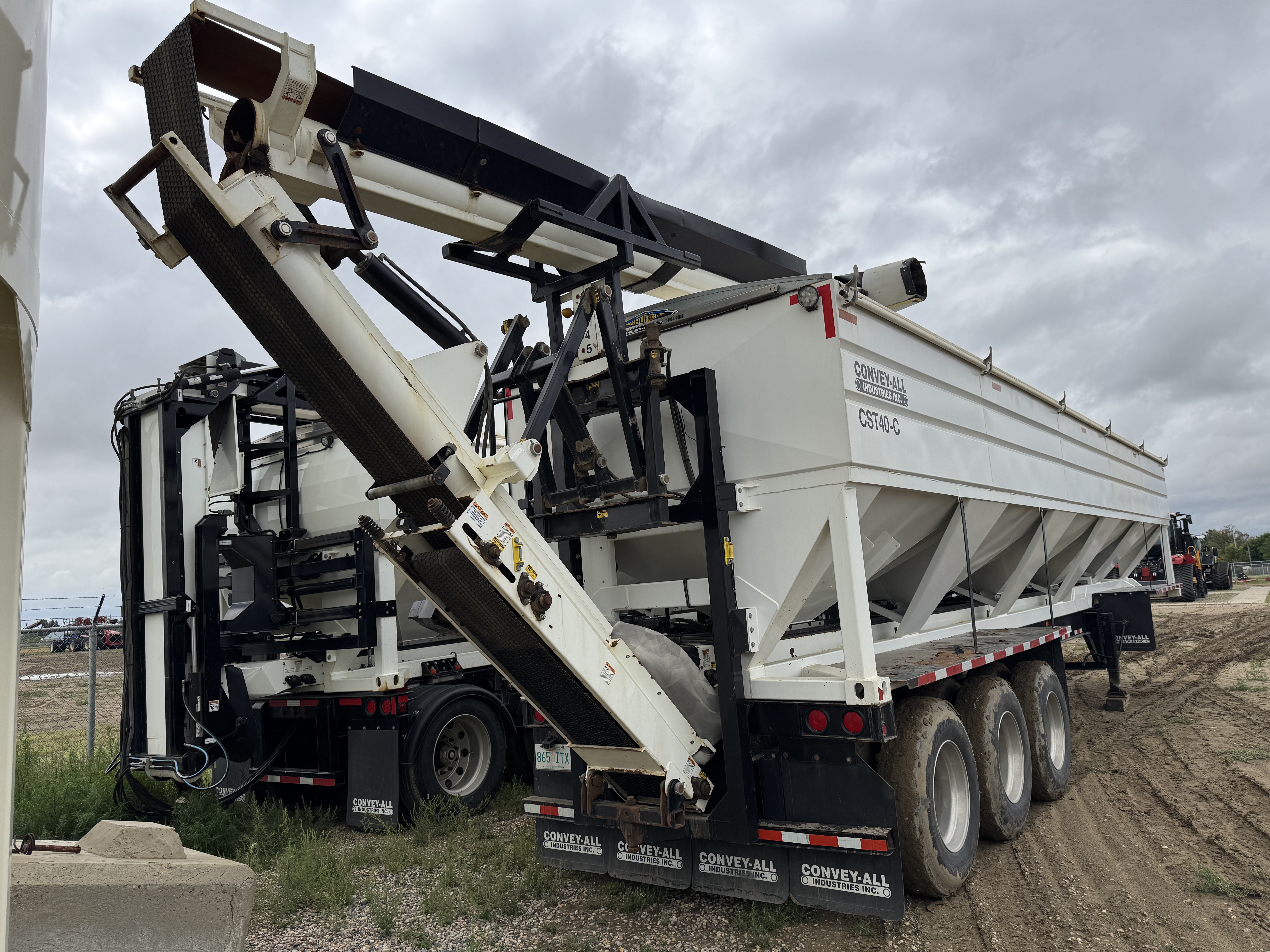 2012 Convey-All CST40-C Seed Tender