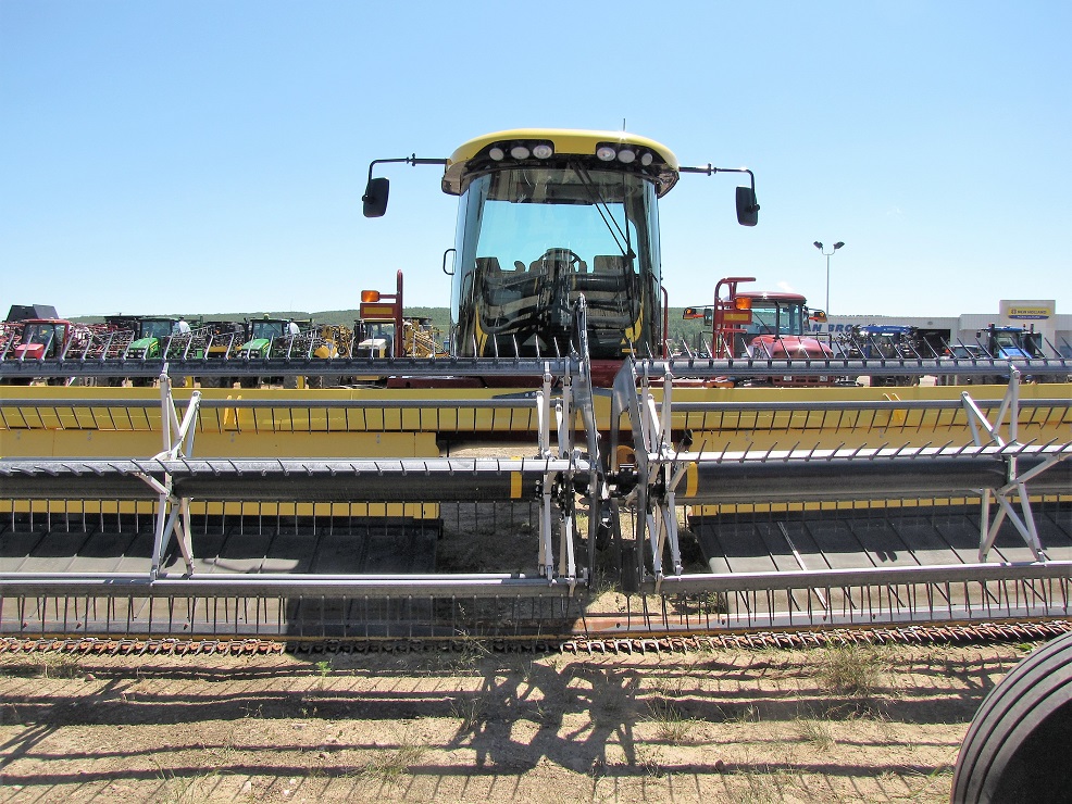 2014 New Holland SR200/440HB Swather