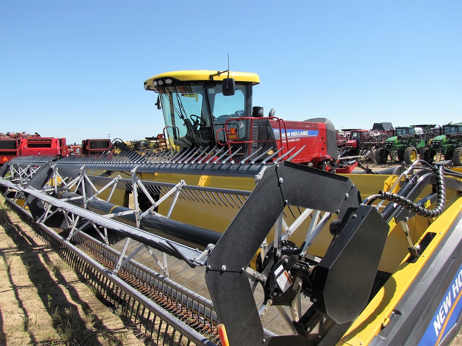 2014 New Holland SR200/440HB Swather