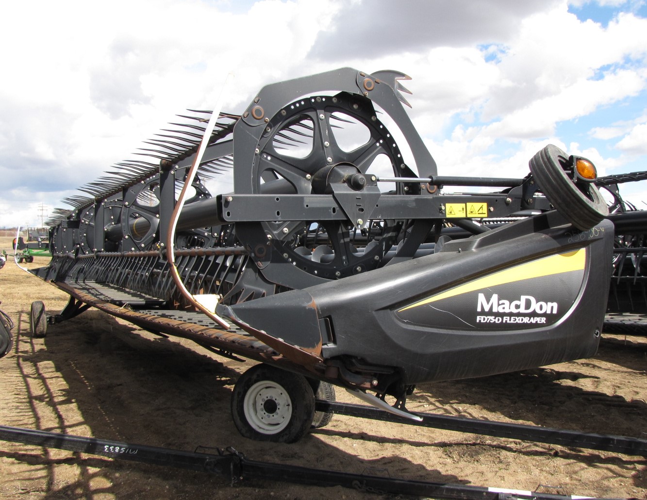 2014 MacDon FD75-30 Header Combine