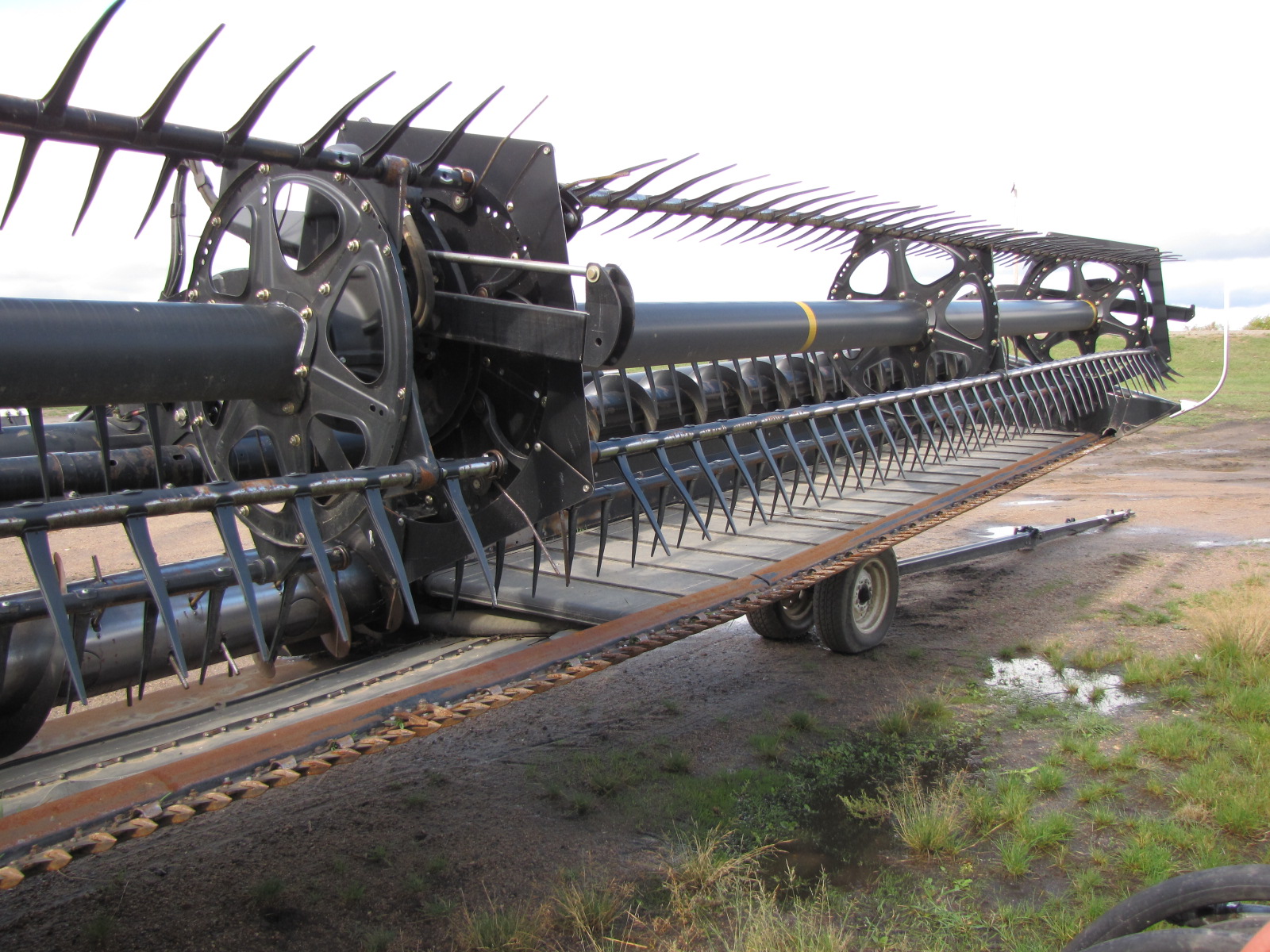 2011 MacDon FD70-40 Header Combine