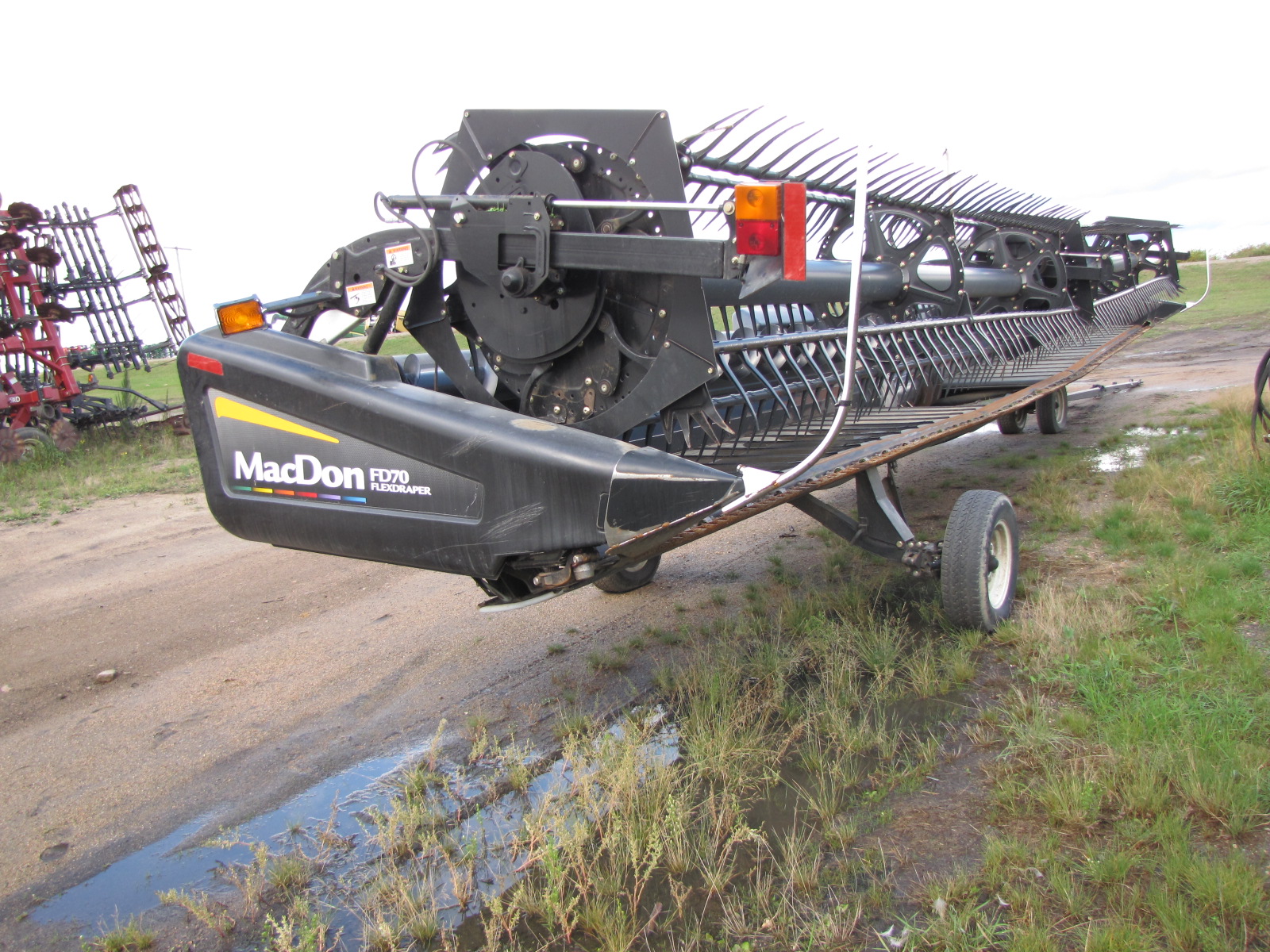 2011 MacDon FD70-40 Header Combine