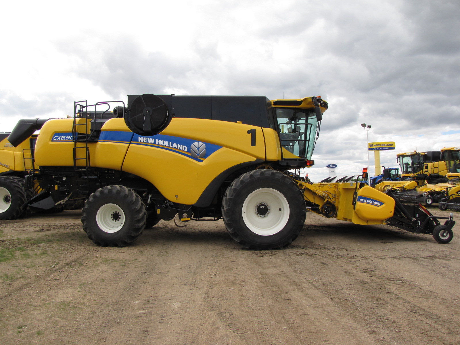 2019 New Holland CX8.90 Combine