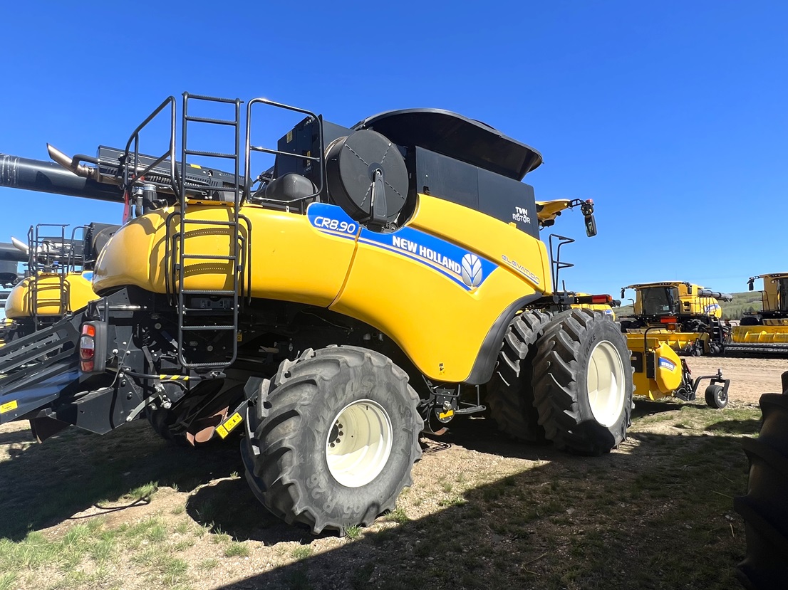 2017 New Holland CR8.90 Combine