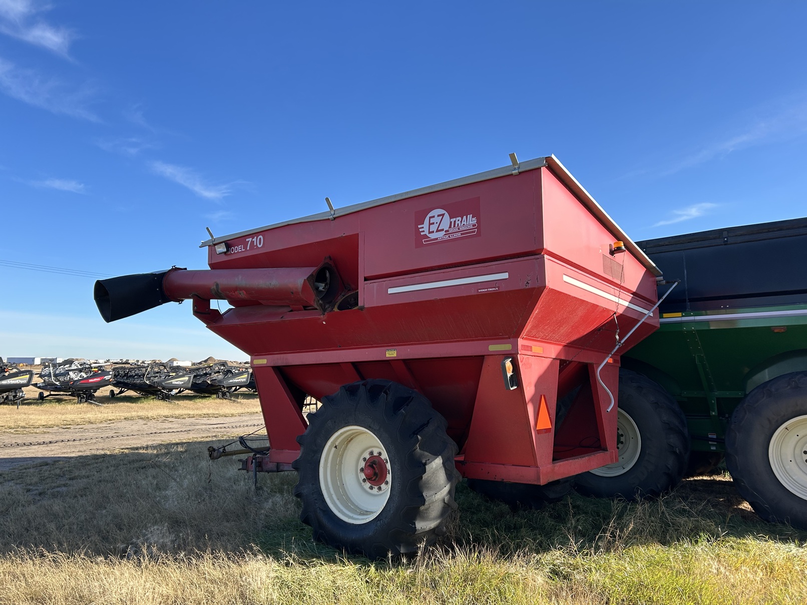 2009 E-Z Trail 710 Grain Cart